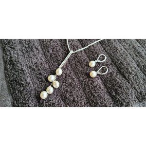Avon necklace and earrings